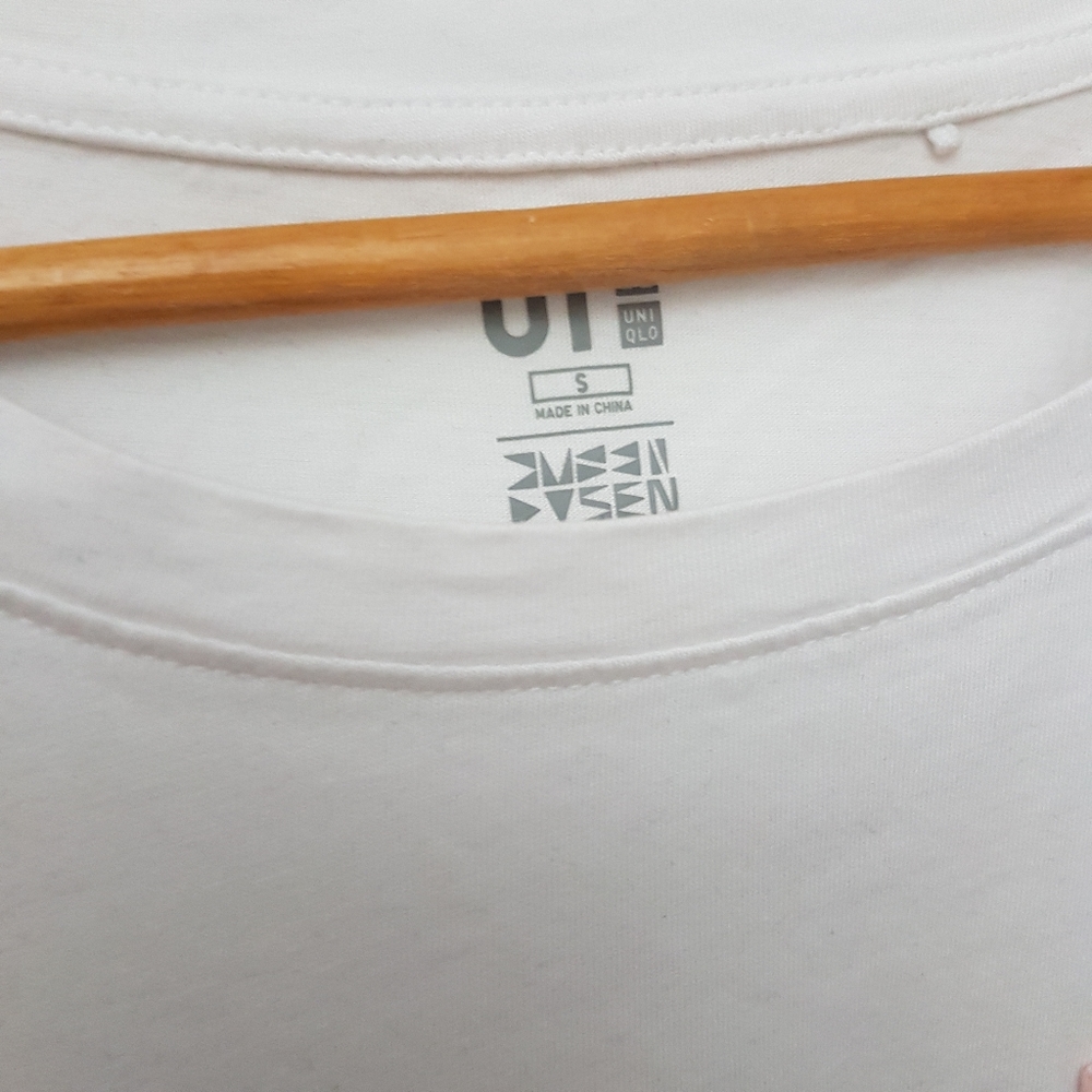 Uniqlo White Tee with Multicolor Pocket - Picture 4 of 4